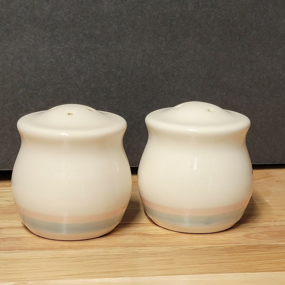 VTG Pfaltzgraff Sunrise Good Quality Stoneware Salt And Pepper‎ Shaker Set
